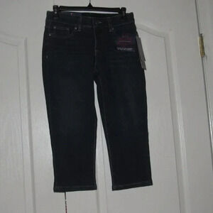 NWT CHAPS Fit Shape Sculpt Slimming Mid Rise Capri Jeans Size 4P